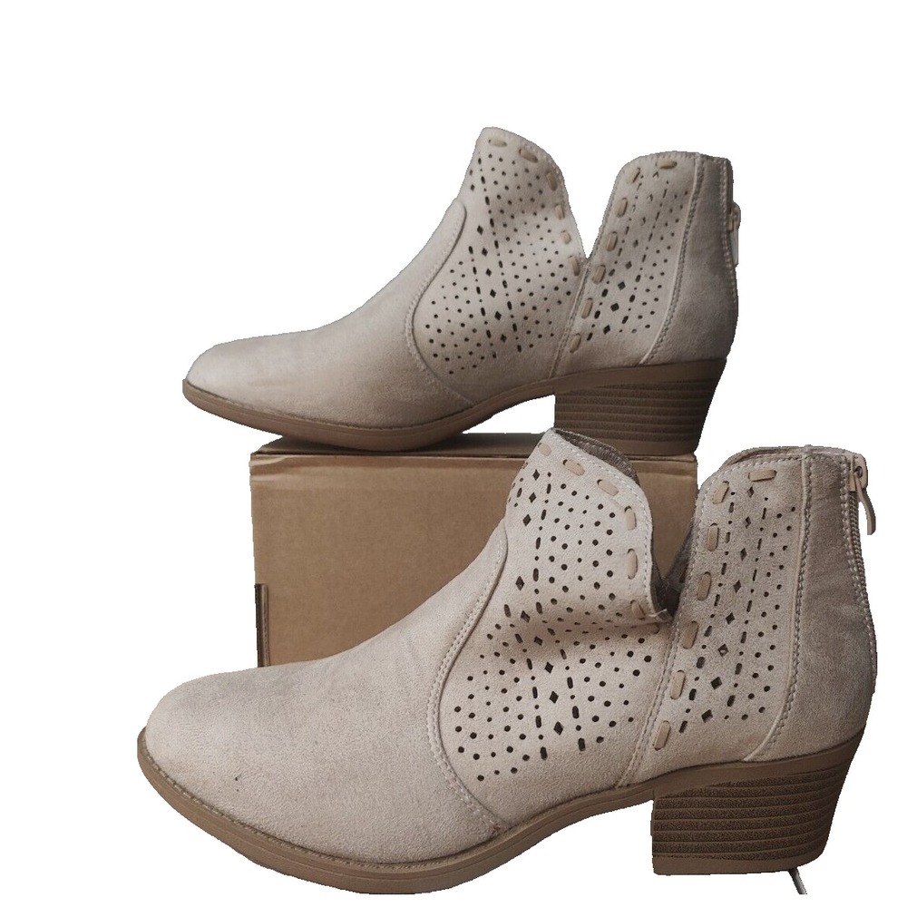 ARider Girls women's‎ ankle boots heel size 10 Back zipper beige